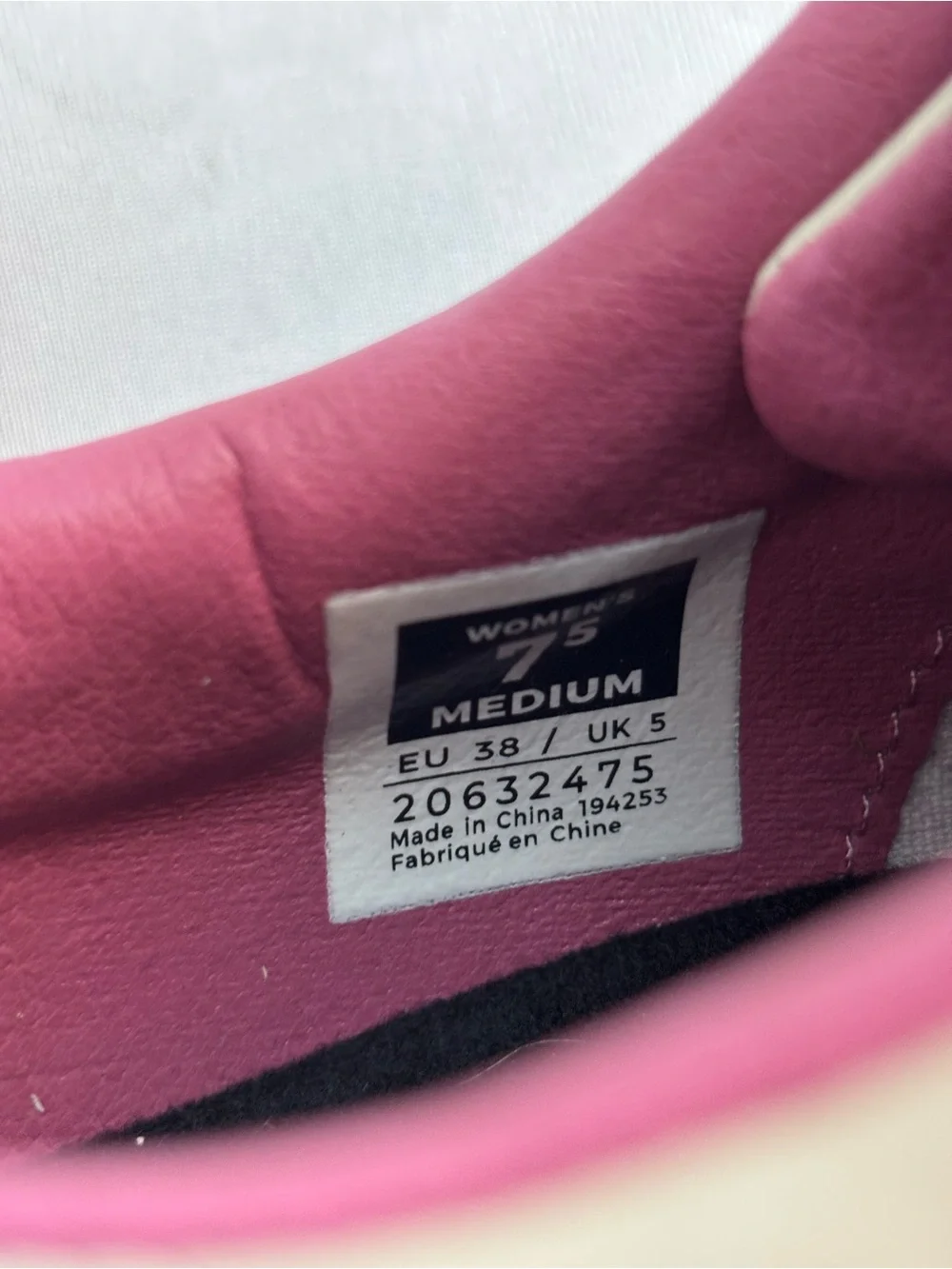 Kuru Roam Classic Court Women’s Sneakers‎ Size 7.5